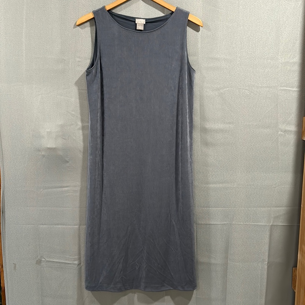Chicos Womens Travelers Gray Sleeveless Dress MIDI. Chico’s size 1 NWT.